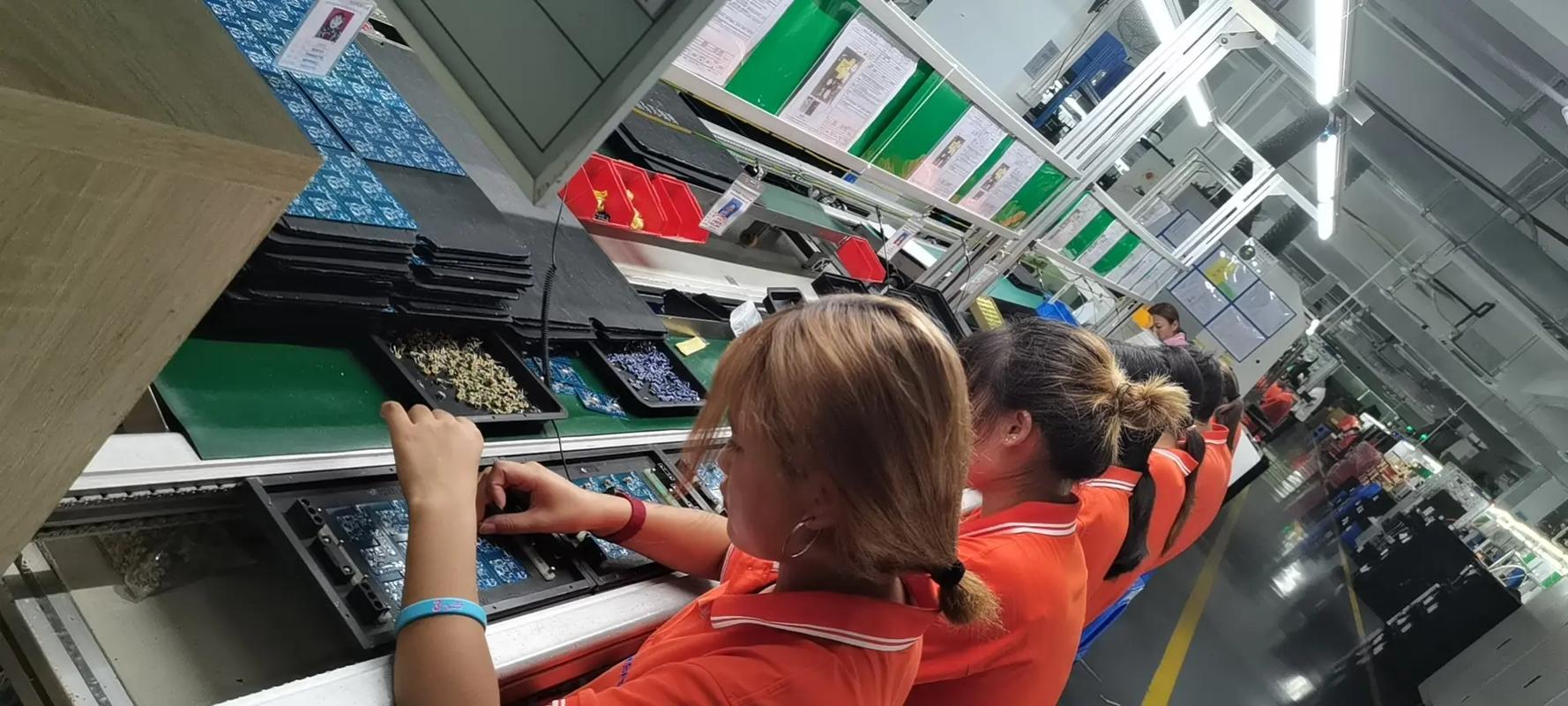 選擇新斯寶產(chǎn)品，適配器與充電器生產(chǎn)安全高效，導熱硅膠保障品質(zhì)無憂